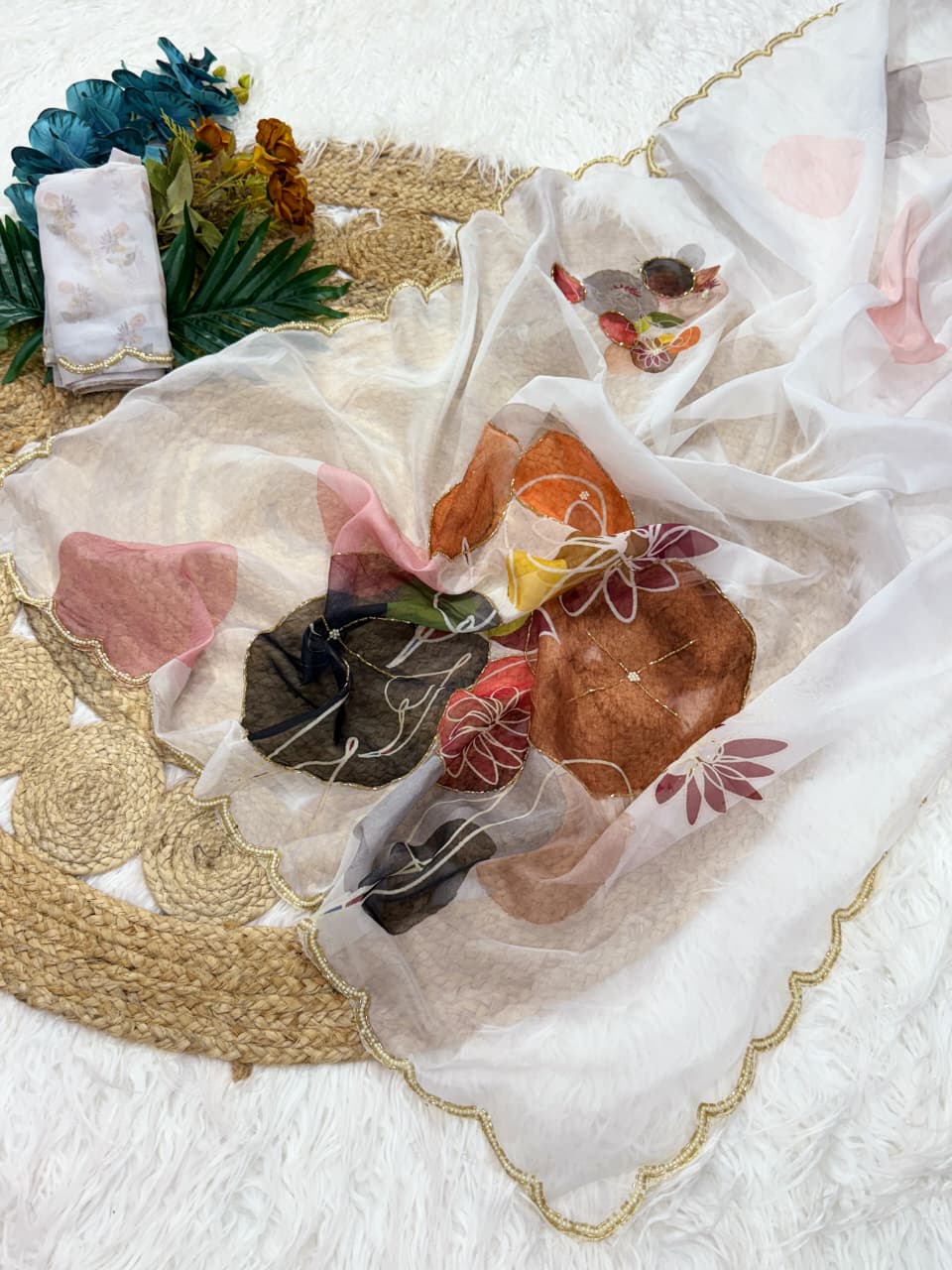 Tabby Silk Floral Saree With Moti Border — photo 2