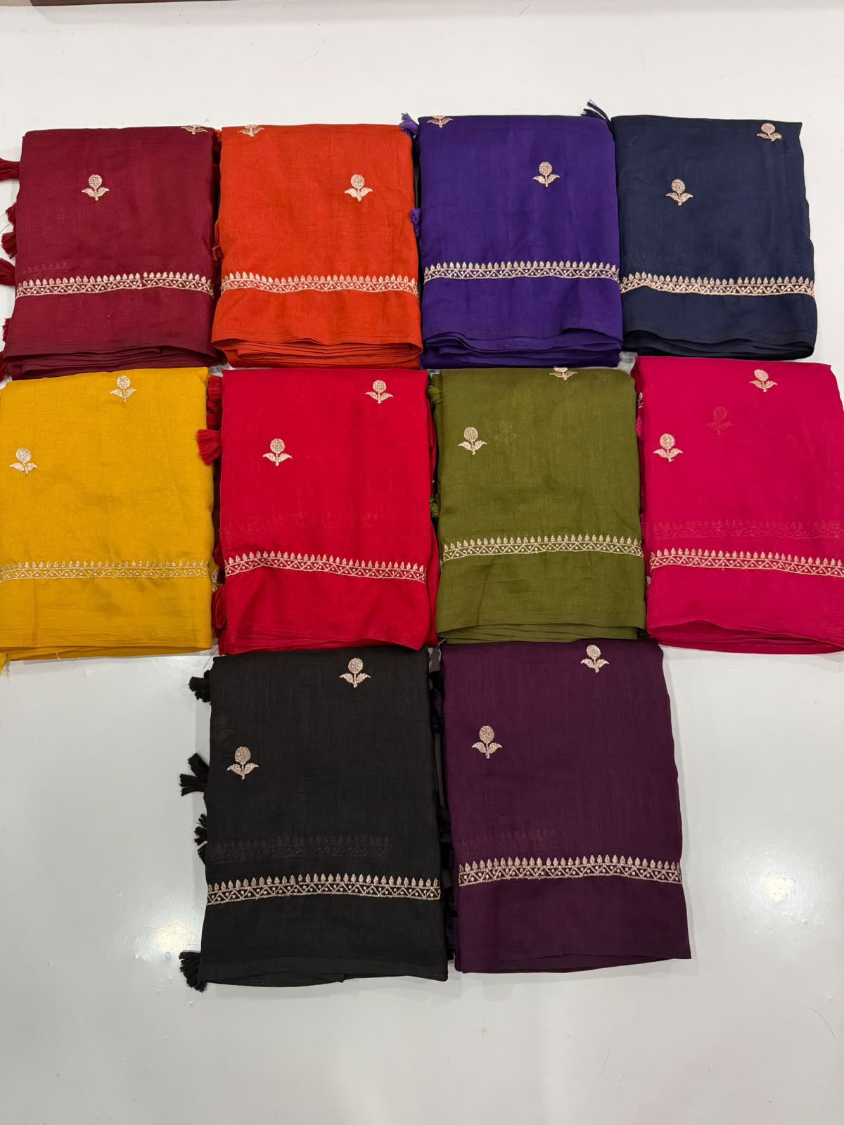 Jute Saree With Butti Embroidery — photo 4