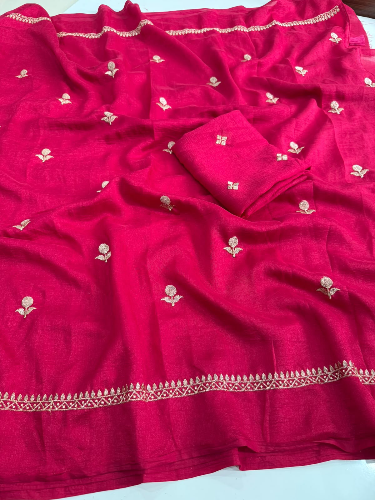 Jute Saree With Butti Embroidery — photo 3