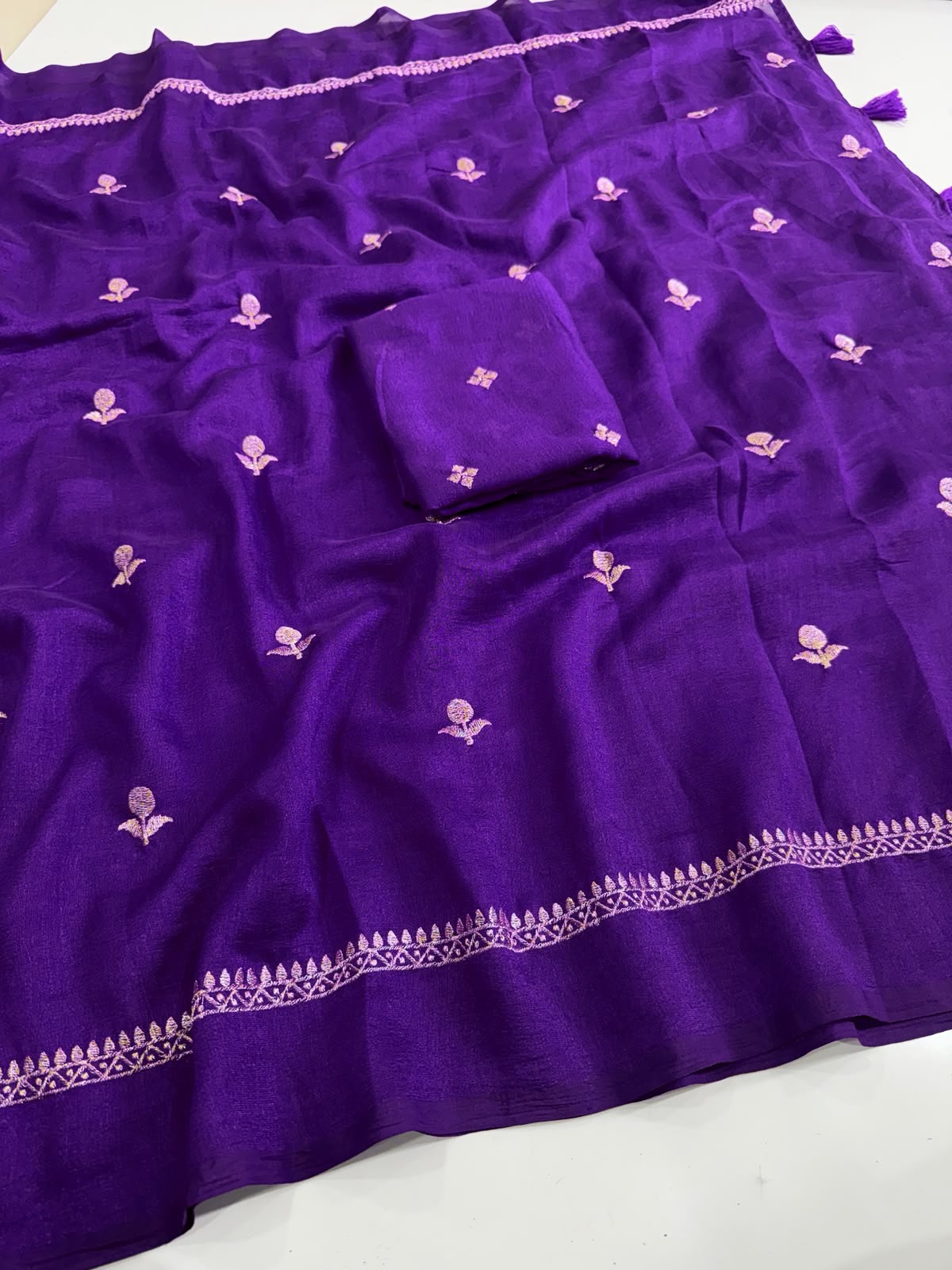 Jute Saree With Butti Embroidery — photo 8