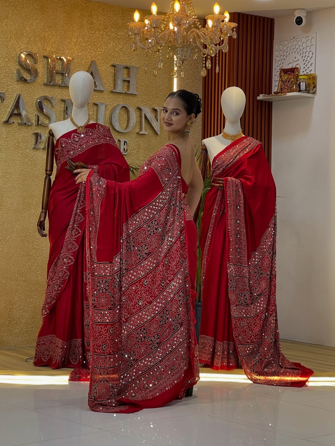 Gajji Soft Silk Ajrakh Bandhej Saree — photo 2